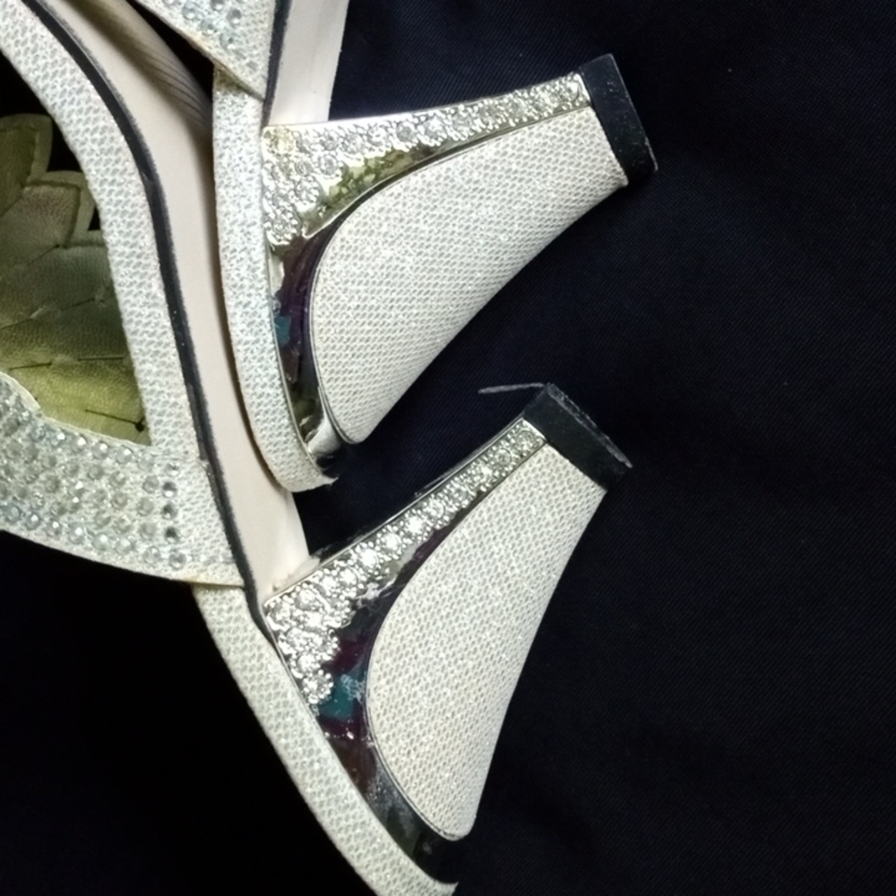 Shoes - Picture 4 of 4